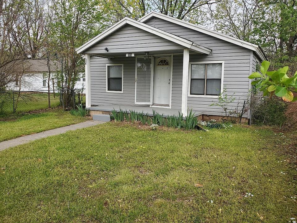 1st image of 705 E Comanche St
