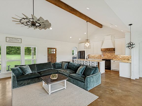 3rd image of 336 Hugh Orr Rd