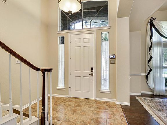 5th image of 1720 Carriage Creek Dr