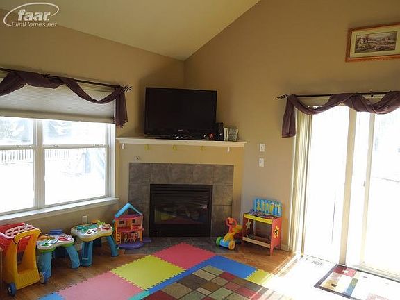 4th image of 704 Carriage Hill Dr