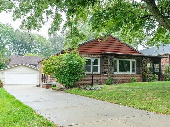 6607 Carpenter Ave, Windsor Heights, IA 50324