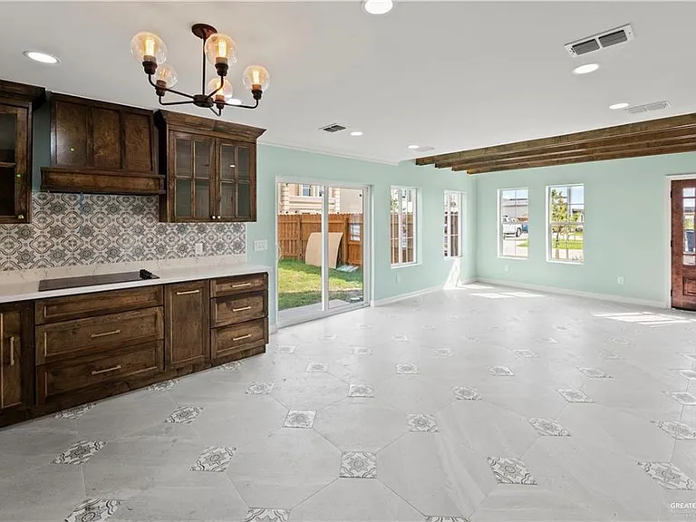 1401 E Karen St #B — Photo 4