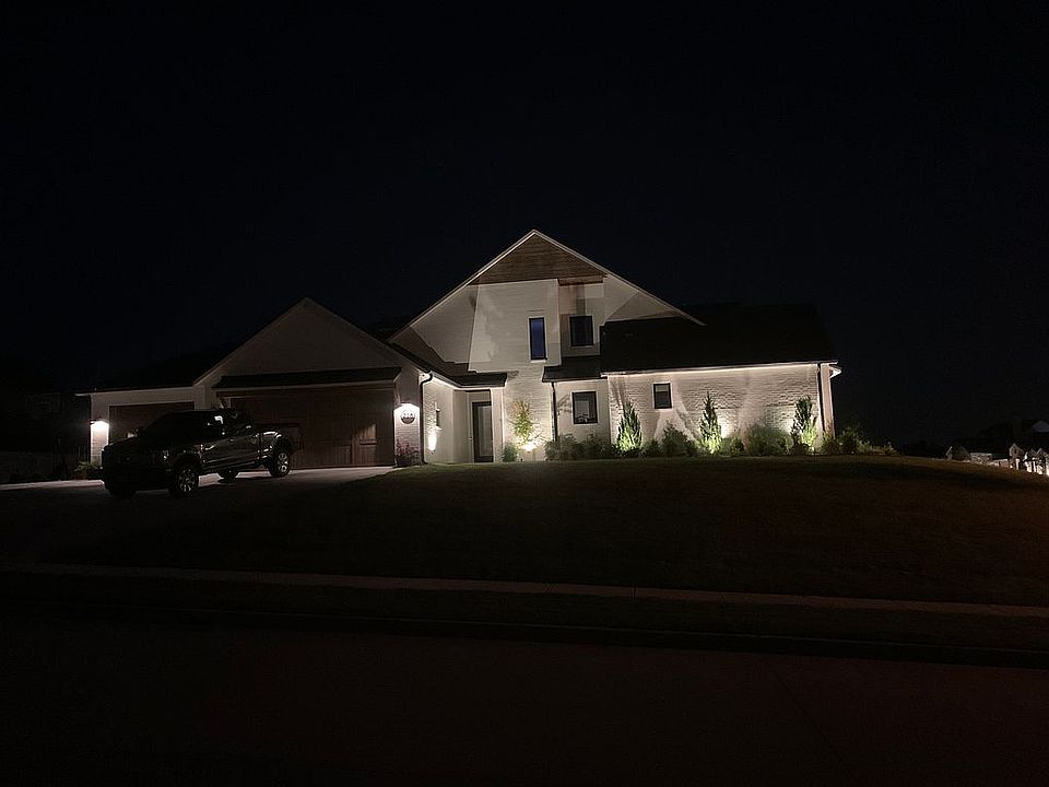 2nd image of 218 Bristol Ct