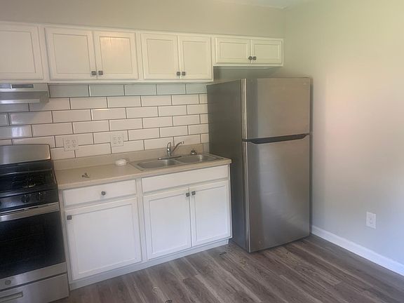 3rd image of 93 N Holly Ln