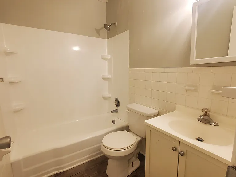 802 E King St #11 — Photo 8