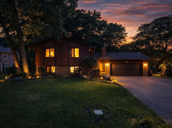 8560 Holland Ave, Apple Valley, MN 55124