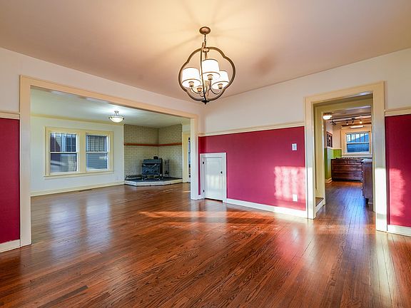 5th image of 826 W 4th Ave