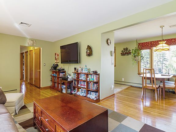 5th image of 21 Schuyler Ln