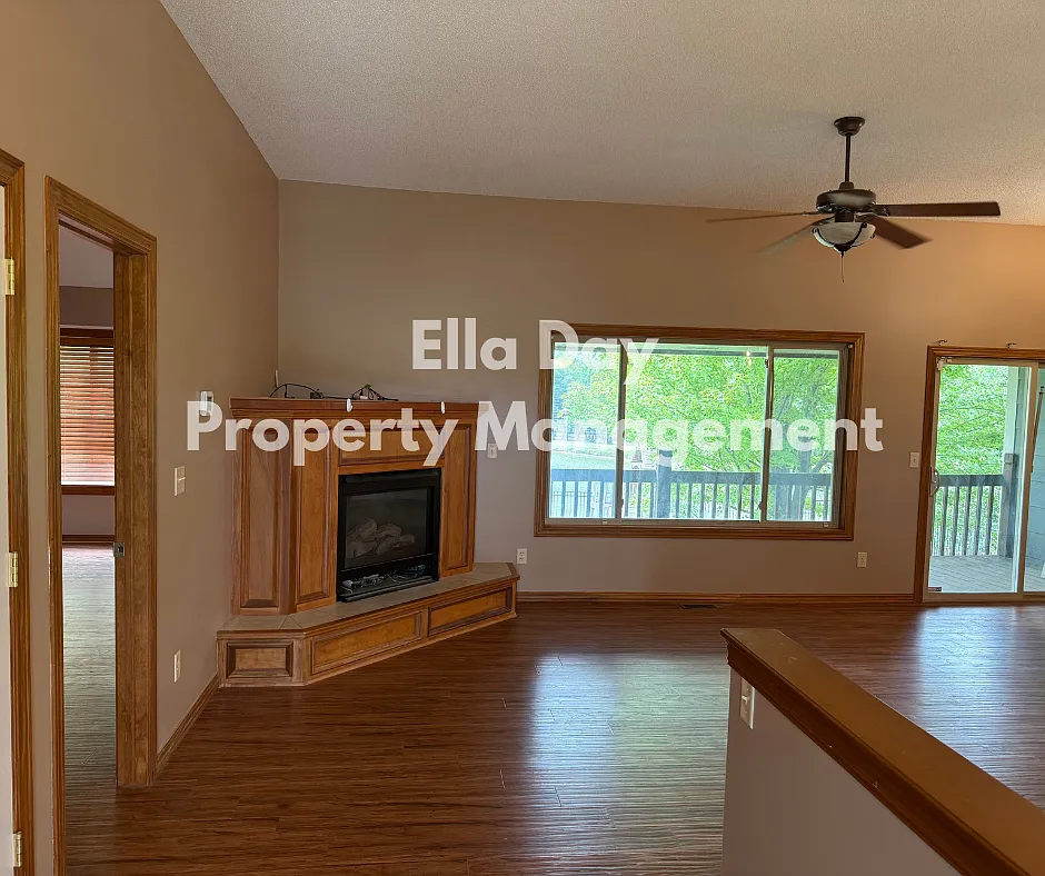 5 bed, 2268 sqft, $2,500 — Photo 3