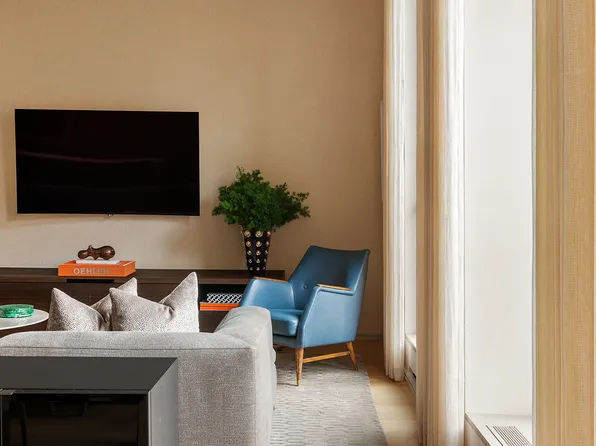 505 West 19th Street image 3 of 19