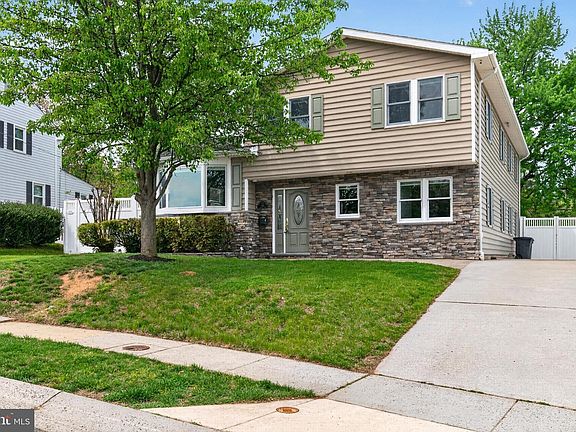 2nd image of 416 Sudbury Rd