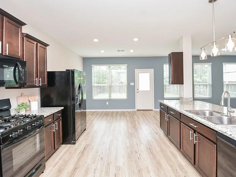 22707 Bolanzo Ln — Photo 5