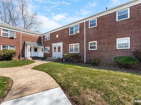 418 Esplanade APT 6, Hackensack, NJ 07601