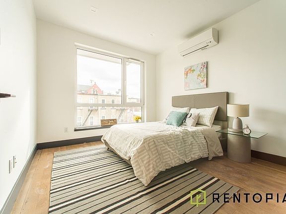 4th image of 832 Lexington Ave #202