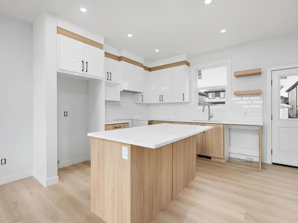 525 Robinson Dr, Leduc, AB T9E 0S7