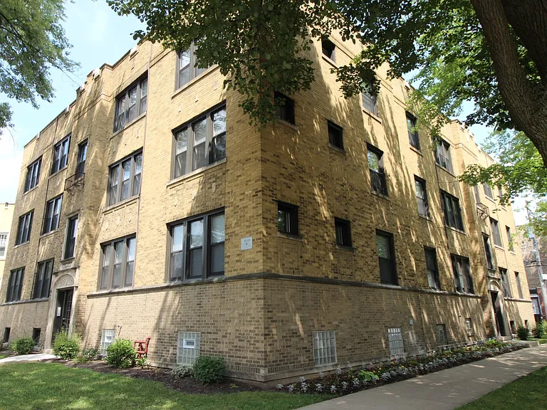 2452 W Albion Ave — Photo 16