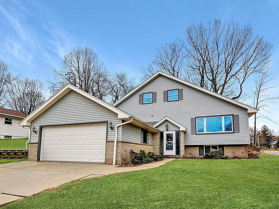 1st image of 1018 Mulberry Dr E