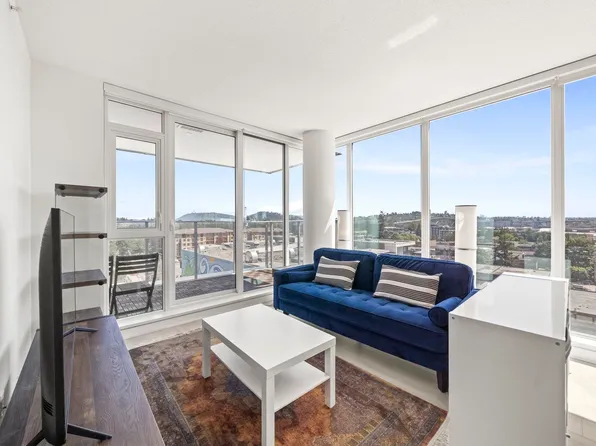 1471 Hunter St #903, North Vancouver, BC V7J 1H3