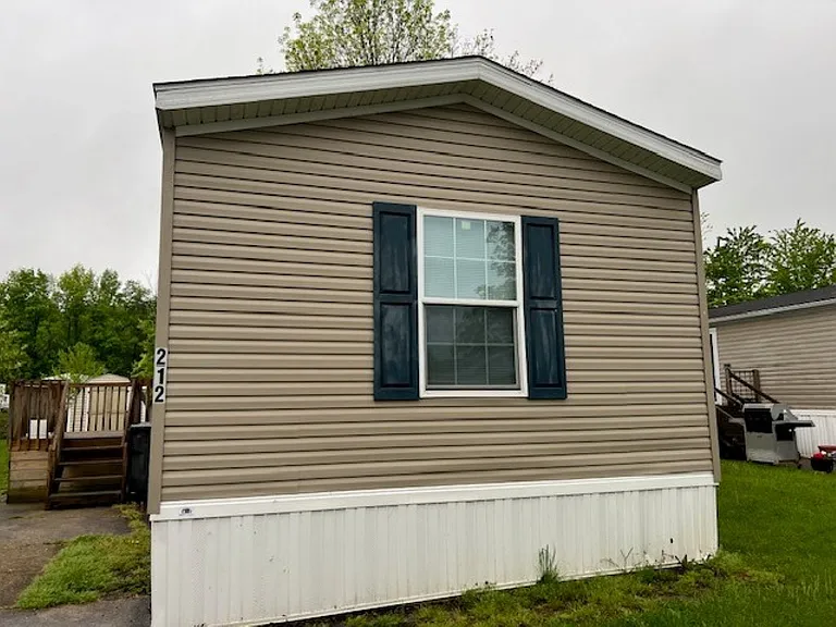 Apple Creek — Photo 28