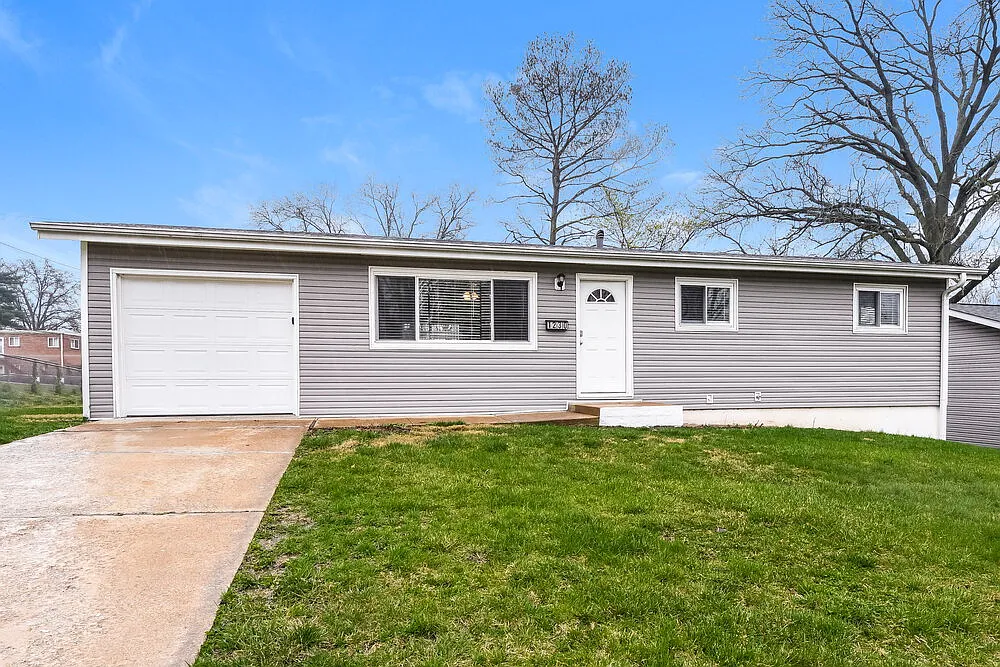 3 bed, 1.0 bath, 960 sqft, $1,765 — Photo 4