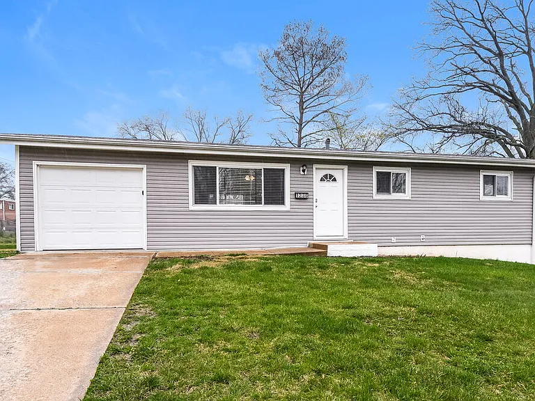 1230 Acredale Dr — Photo 4