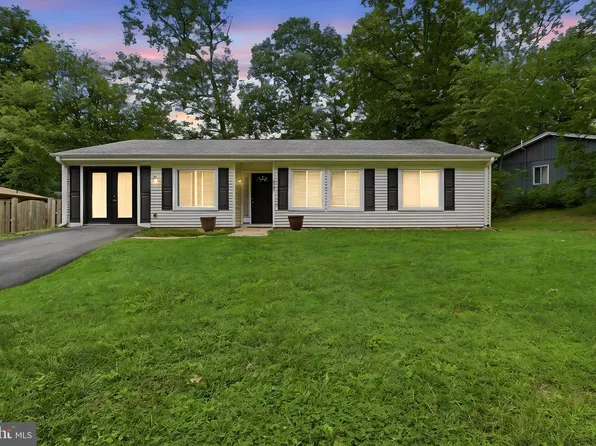 1522 Millikens Bend Rd, Herndon, VA 20170