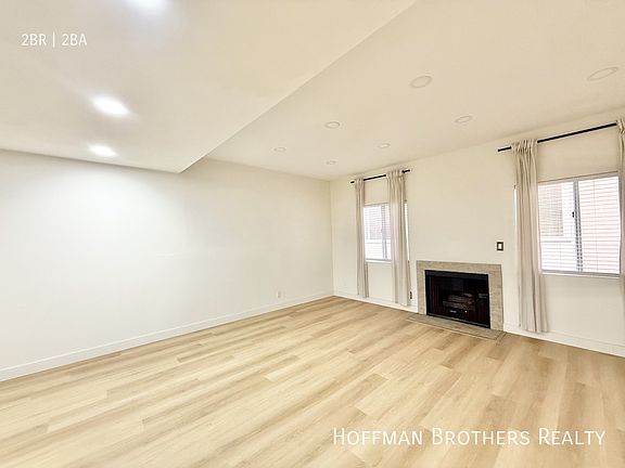 3rd image of 11933 Goshen Ave #12