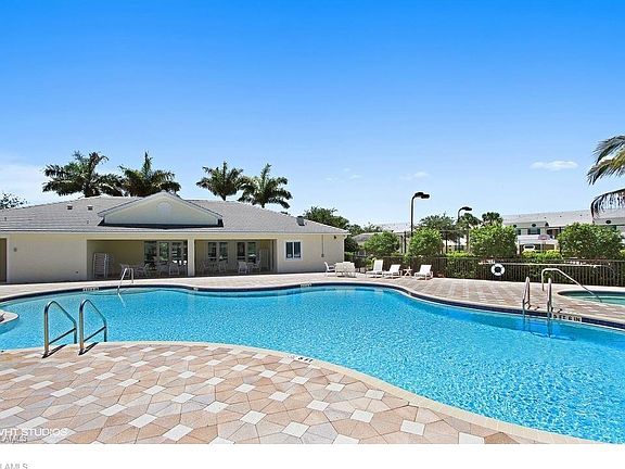 5th image of 15022 Sea Crest Blvd