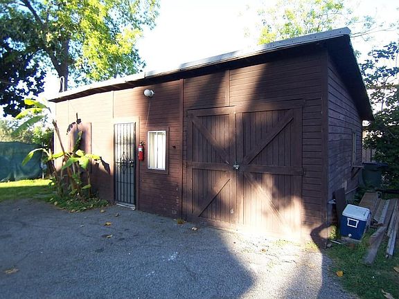 3rd image of 393 N Euclid Ave