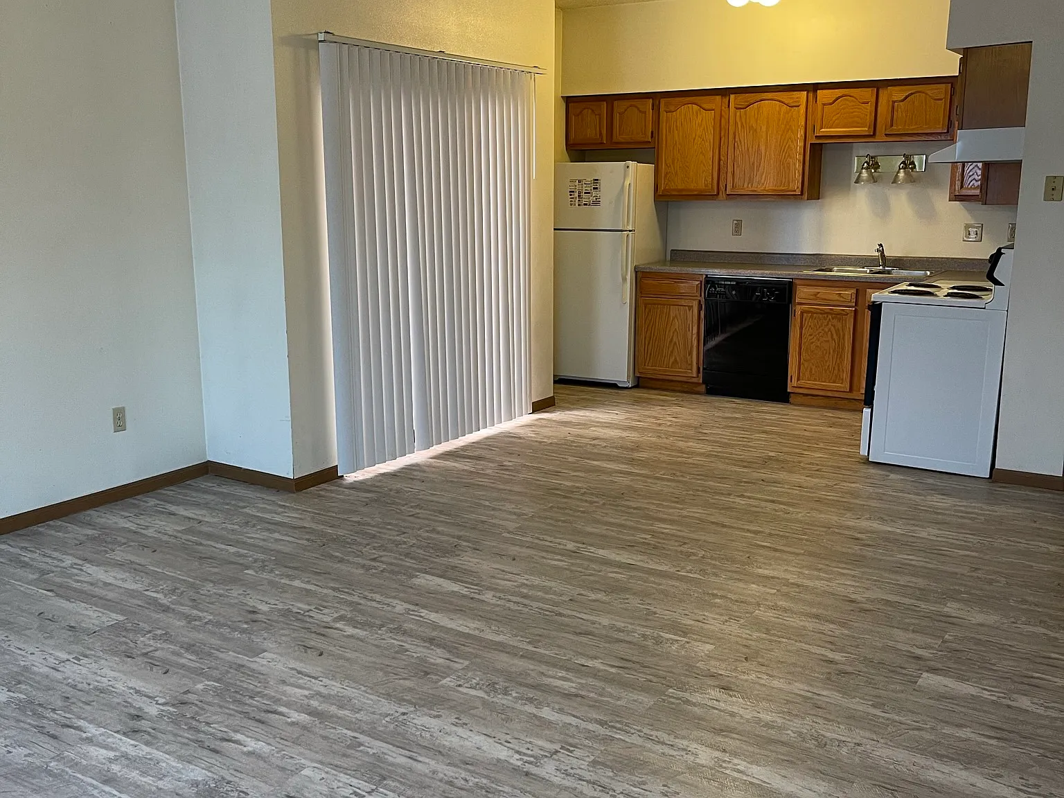 1 bed, 818 sqft, $1,304 — Photo 4