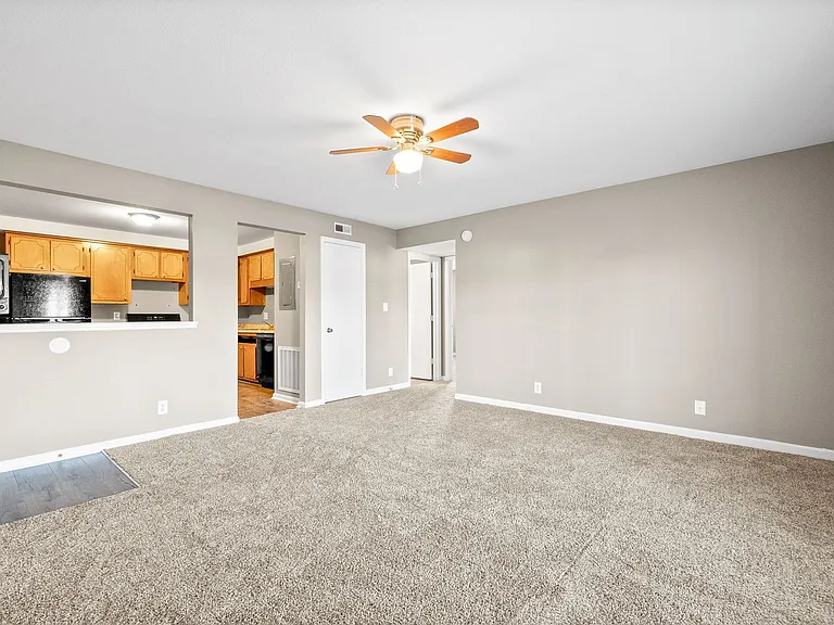 2 Bedroom Apartment For Rent Near Post! — Photo 8