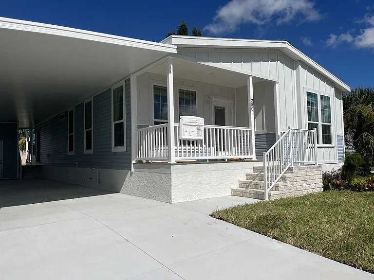 250 Bimini Cay Cir #250 — Photo 15