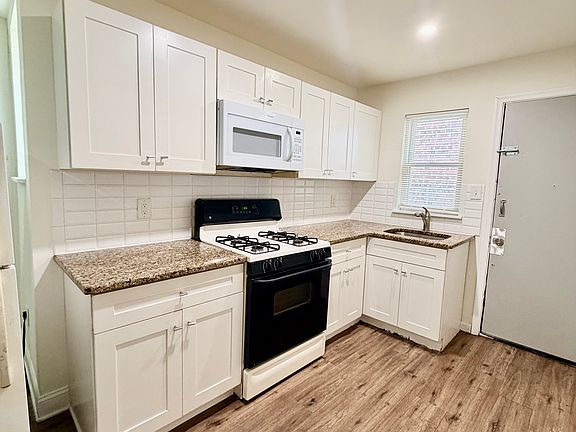 5th image of 1844 Hart Ln
