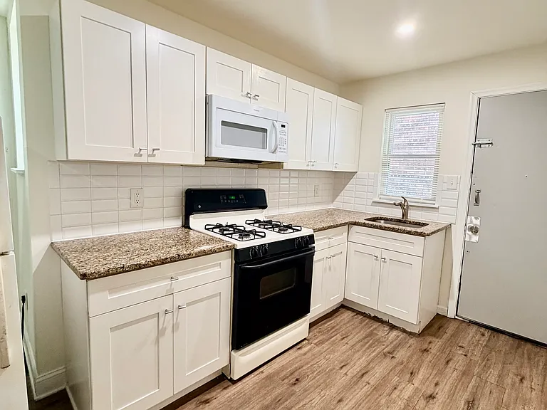 1844 Hart Ln — Photo 5