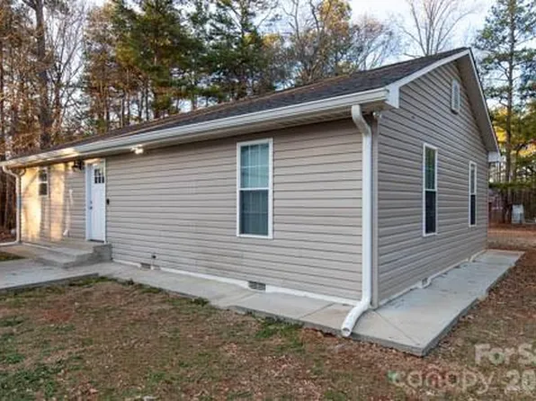 138 Pacific Dr, Statesville, NC 28677