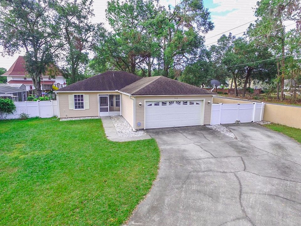 1st image of 902 Sheeler Oaks Dr