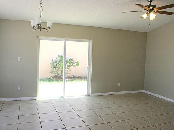 4th image of 2316 Harbor Town Dr