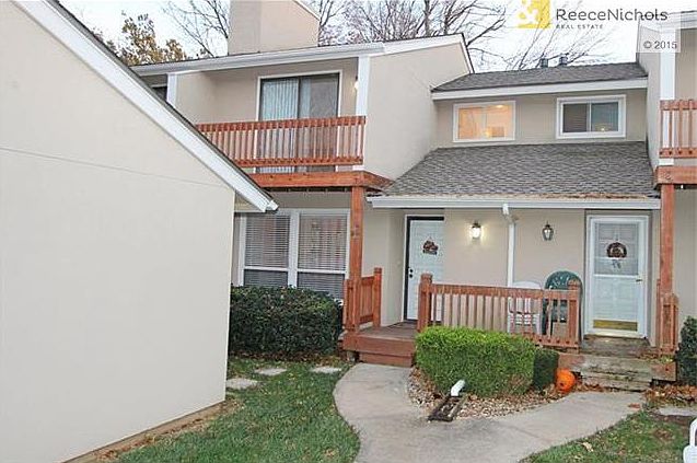 2 Story Townhome Move In Ready!