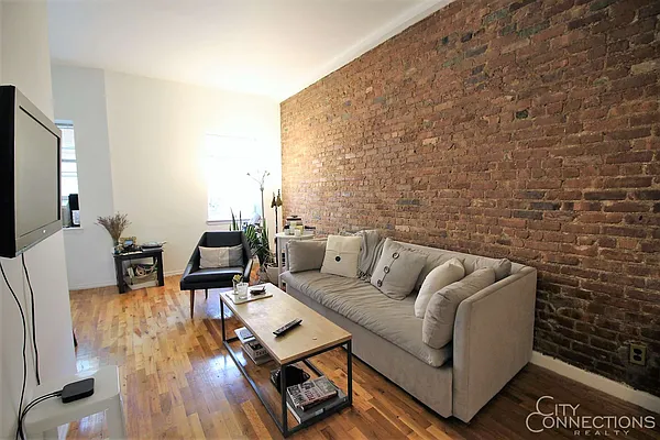 Rented by City Connections Realty | media 7