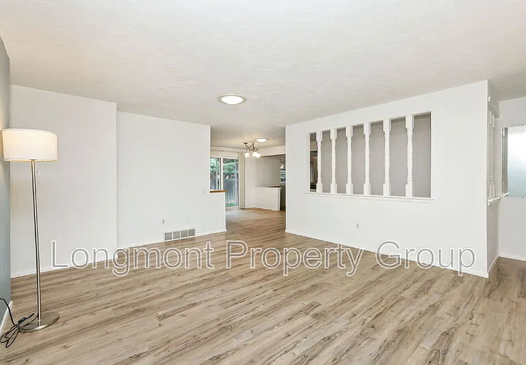 2336 Smith Ct — Photo 10