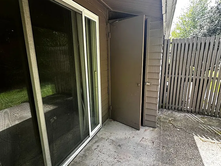 10833 & 10835 SE 200th St — Photo 8