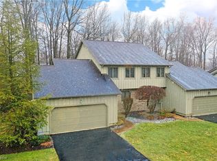 160 Turquoise Dr, Cortland, OH