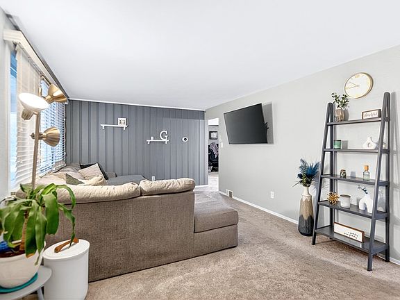 3rd image of 5224 Meadowcrest Rd