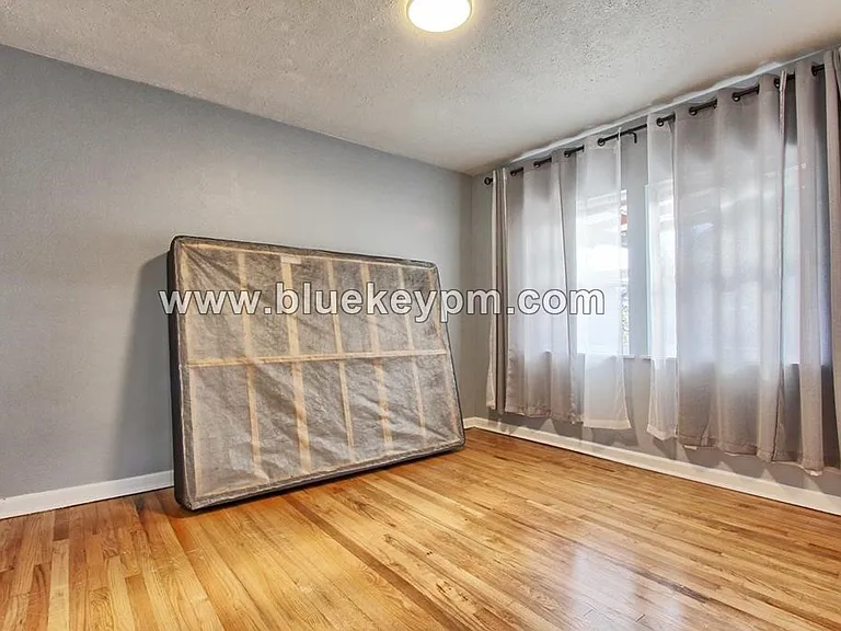 12220 SE Mill St — Photo 11