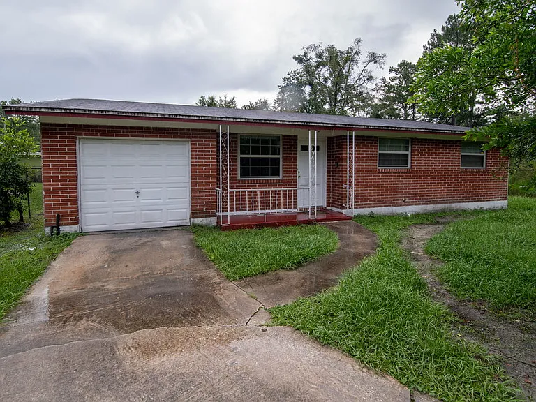 5568 Gilchrist Rd — Photo 1
