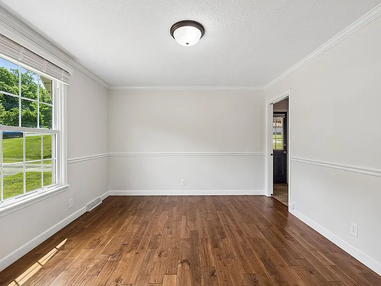 1810 Theresa Dr — Photo 8