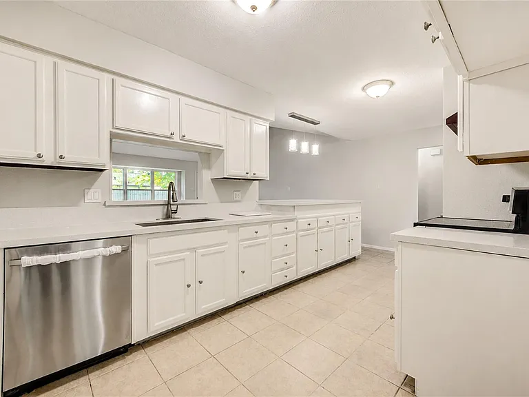 10123 Kent Towne Ln — Photo 3