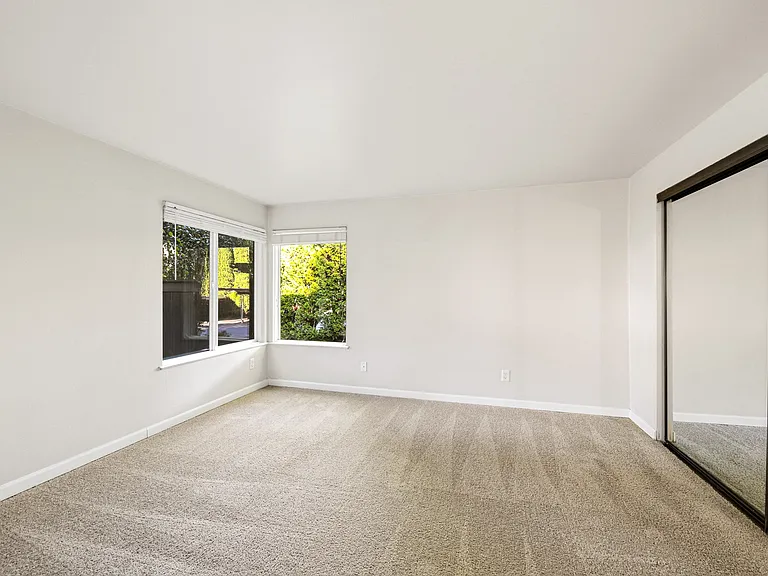 Starboard Apartments — Photo 34