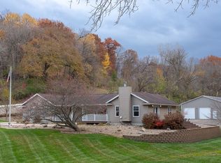 3305 Old River Rd SW, Cedar Rapids, IA 52404