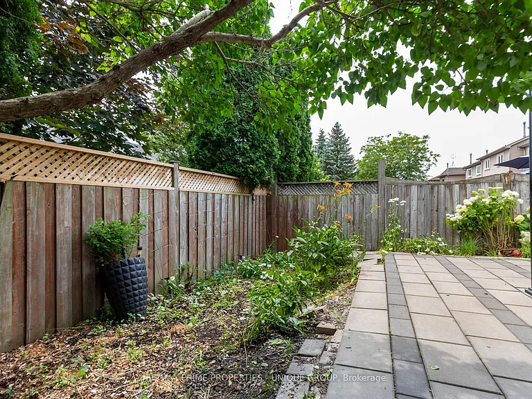 25 Pine Gate Pl — Photo 44
